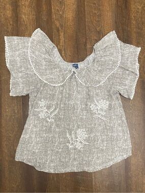 Democracy Women’s Gray Woven Lace Trim Embroidered Button Blouse M